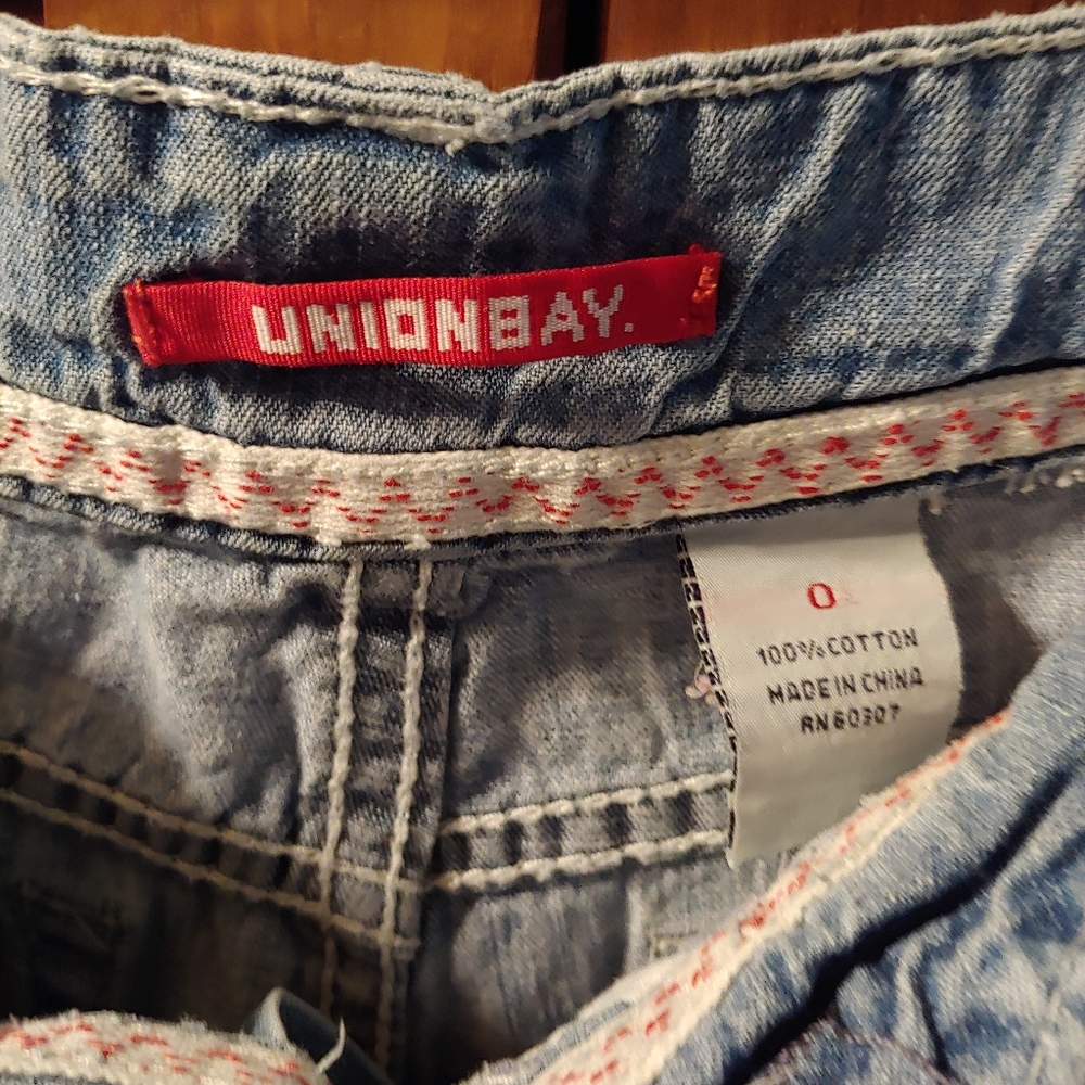 Shorts - Picture 3 of 3